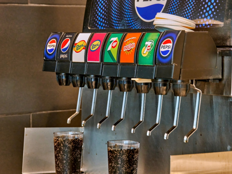 Μία Pepsi με πίκλες, αντίδοτο στο «νεκρό internet»: Η ζήτηση για τον άνθρωπο στην ψηφιακή έρημο