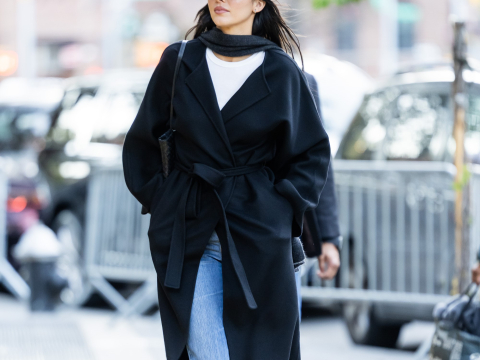 Το παλτό στο οποίο ορκίζονται Σαμπρίνα Κάρπεντερ και Κένταλ Τζένερ ταιριάζει σε κάθε γυναίκα - Βρήκαμε 5 για να διαλέξεις