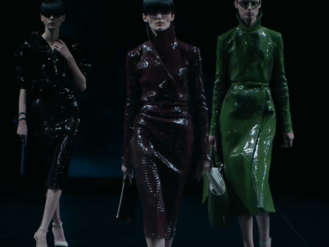 Tom Ford: Ο Χάιντερ Άκερμαν σκηνοθετεί την αποπλάνηση σε ένα show γεμάτο σαγήνη και αισθησιασμό