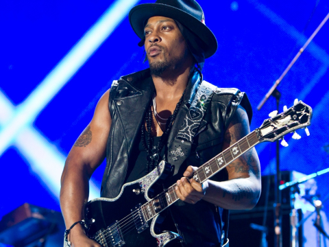  D’Angelo: Πέθανε στα 51 χρόνια του ο “βασιλιάς” της soul - Η πορεία του τον μισό αιώνα της ζωής του