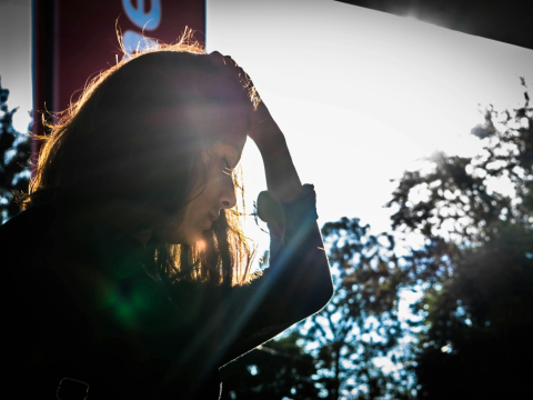 Εποχική κατάθλιψη: 5 ανεπαίσθητα σημάδια που πρέπει να πάρεις στα σοβαρά