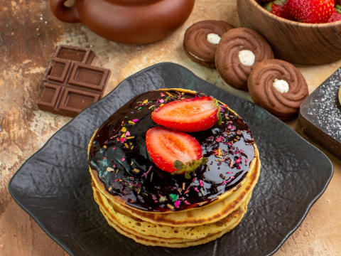Αφράτα και πανεύκολα pancakes με ρικότα και κομματάκια σοκολάτας