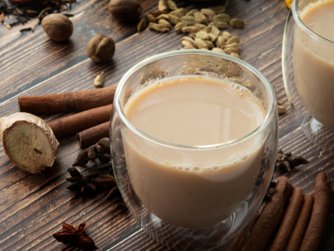 Chai Latte: Η συνταγή για το πιο αρωματικό τσάι που έχεις ποτέ δοκιμάσει