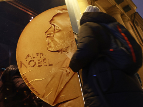 Βραβεία Νόμπελ 2025: Πόσα χρήματα παίρνουν οι νικητές