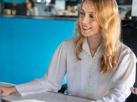 Ένα λευκό χαμόγελο μπορεί να φωτίσει κάθε ημέρα μου στο γραφείο