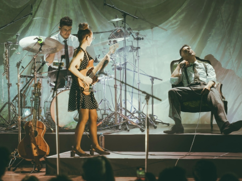 Asaf Avidan: Ο καλλιτέχνης που νιώθεις πριν καν τον ακούσεις live