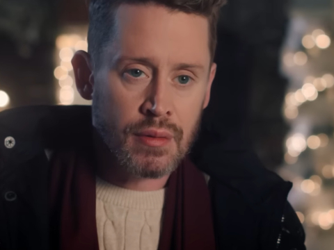 Ο Μακόλεϊ Κάλκιν επέστρεψε στον ρόλο του Κέβιν ΜακΚάλιστερ. Νοσταλγία και χριστουγεννιάτικα vibes