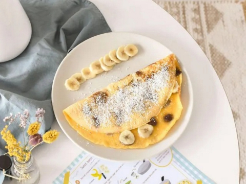 Γλυκιά ομελέτα με μπανάνα και μέλι για πρωινό χωρίς ενοχές