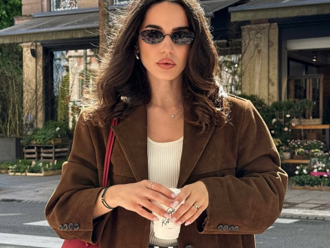 φριζάρισμα σγουρά μαλλιά