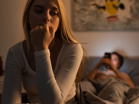 Συγχώρεση μετά την απιστία: 5 λόγοι για να αφήσεις πίσω το παρελθόν, σύμφωνα με ειδικούς 