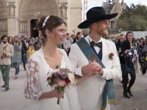 Παναγία των Παρισίων: Τελέστηκε ο πρώτος γάμος μετά από 30 χρόνια - Ήταν του ξυλουργού που βοήθησε στην αποκατάσταση από τη φωτιά του 2019