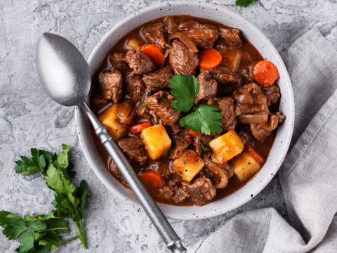 Παραδοσιακό ουγγρικό γκούλας με κρέας και λαχανικά