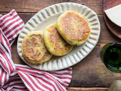 Αφράτα και γεμιστά pancakes πατάτας