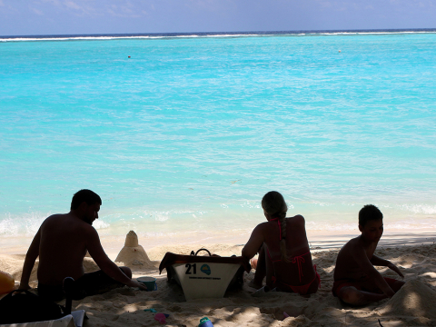 Μαλδίβες: Tέλος στο κάπνισμα για τις επόμενες γενιές - H πρώτη χώρα με γενεαλογική απαγόρευση 