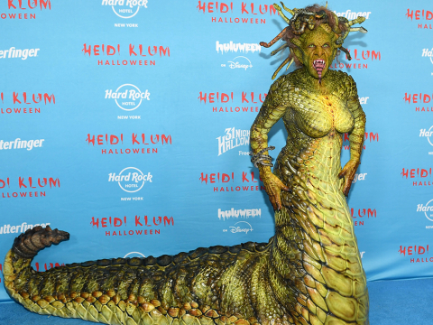 Χάιντι Κλουμ: Μεταμορφώθηκε σε επιβλητική Μέδουσα για χάρη του φετινού Heidiween