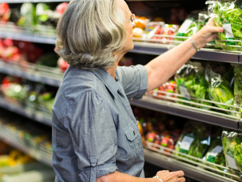 Σούπερ μάρκετ στην Ολλανδία εφηύρε τα “chat checkout”, προσφέροντας παρέα σε ηλικιωμένους που νιώθουν μοναξιά