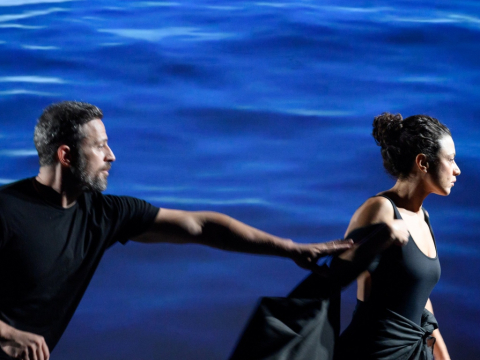 Είδαμε την παράσταση “Παιδιά ενός Κατώτερου Θεού”: 95 υπέροχα λεπτά αλήθειας, αγάπης και συγκίνησης - Μην τη χάσεις