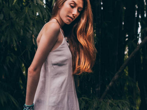 Η κρυφή σύνδεση: Πώς το έντερό σου μπορεί να προκαλέσει τριχόπτωση