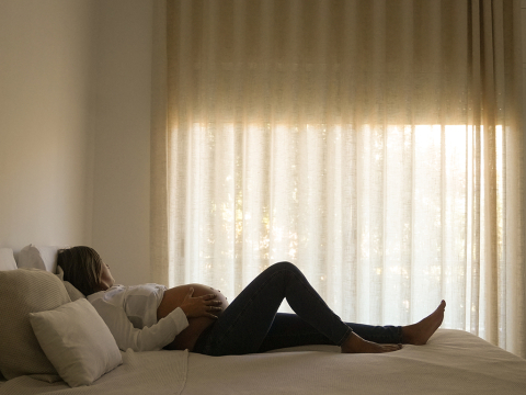 Νόσηση από Covid-19 κατά την εγκυμοσύνη: Αυξάνεται ο κίνδυνος ανάπτυξης νευροαναπτυξιακών διαταραχών στα παιδιά