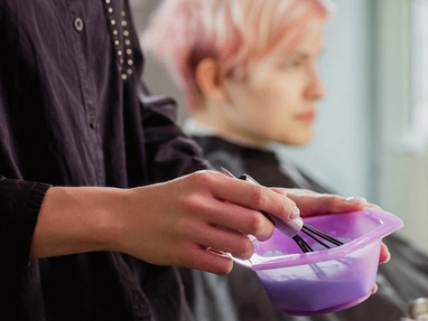 Δείξε μου το κούρεμά σου, να σου πούμε πού μένεις - Κομμωτής "χαρτογραφεί" τα κουρέματα της Αθήνας