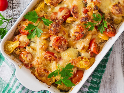 Ζυμαρικά με κοτόπουλο και κρεμώδη σάλτσα στον φούρνο