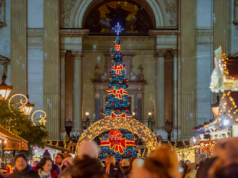 Θα περάσεις τα Χριστούγεννα στη Βουδαπέστη; Όλα όσα πρέπει να κάνεις