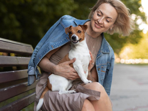 Πώς η εμμηνόπαυση επηρεάζει την αντοχή των οστών σας και πώς να τα προστατέψετε