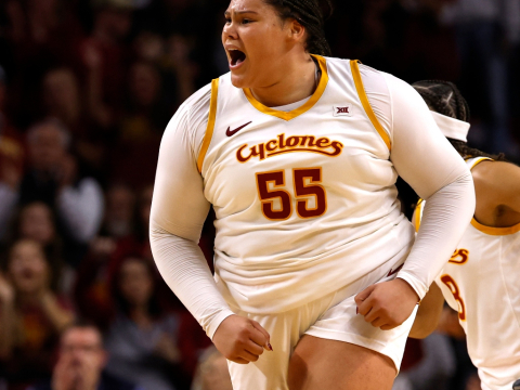 Άουντι Κρουκς: Ποια είναι η «Lady Shaq» που έχει σκοράρει πάνω από 40 πόντους σε 3 παιχνίδια