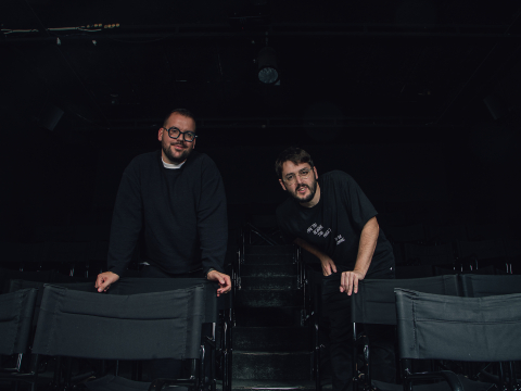 Ο Βασίλης Καλφάκης & ο Ευθύμης Κάλφας έκαναν επιθεώρηση στο παγκάκι του σχολείου τους