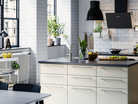 Βραδιές στη Κουζίνα: Πώς να μεταμορφώσεις τον χώρο σου στο πιο ατμοσφαιρικό dinner spot