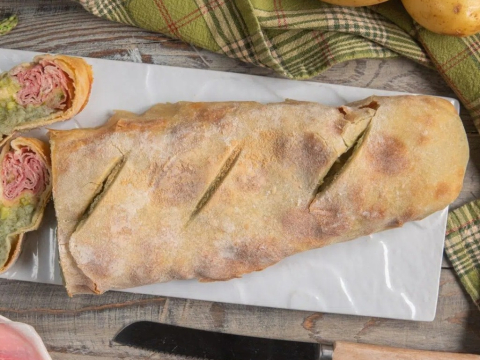 Αλμυρό στρούντελ με ρικότα, μοτσαρέλα και αγκινάρες