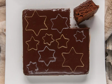 Αρωματικό κέικ με μαύρη σοκολάτα και μπαχαρικά