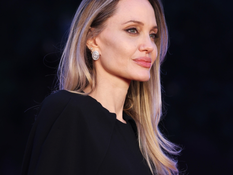 Η Αντζελίνα Τζολί δείχνει για πρώτη φορά την ουλή από τη διπλή μαστεκτομή στο εξώφυλλο του γαλλικού TIME