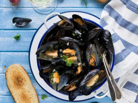 Μύδια με γκοργκοντζόλα: Η γκουρμέ συνταγή για το χριστουγεννιάτικο τραπέζι