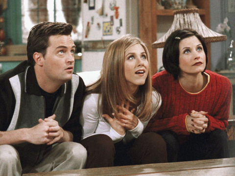 Τα “Φιλαράκια” επανενώνονται για να τιμήσουν τον Μάθιου Πέρι, δύο χρόνια μετά τον θάνατό του