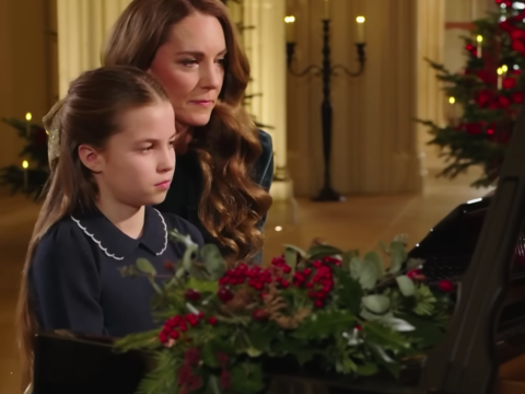 Το ντουέτο της Κέιτ Μίντλετον με την κόρη της, Σάρλοτ, στο πιάνο είναι η πιο τρυφερή χριστουγεννιάτικη στιγμή που θα δεις σήμερα