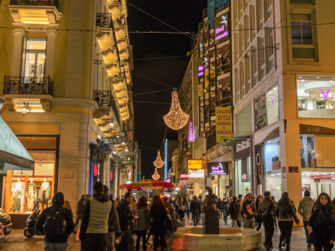 Klarna: Το 95,1% των Ελλήνων δηλώνει ότι η ακρίβεια θα επηρεάσει τις χριστουγεννιάτικες αγορές τους