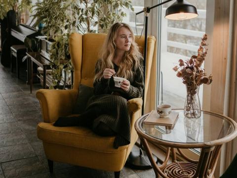 Γιατί αξίζει να βάζεις μέλι στο γιαούρτι σου - το όφελος που δεν γνώριζες για το έντερό σου