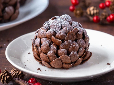 Κουκουνάρια σοκολάτας: Το χριστουγεννιάτικο γλυκό που κλέβει τις εντυπώσεις