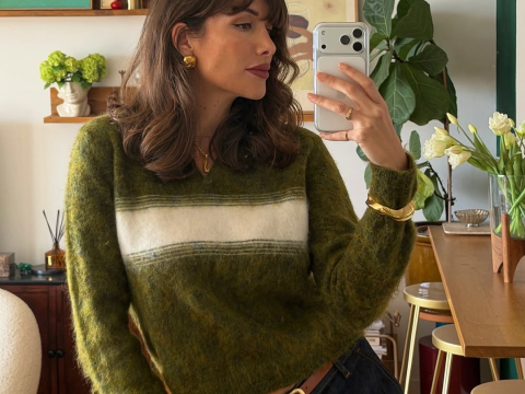 Τζιν + πλεκτό: Πώς οι Γαλλίδες απογειώνουν τον πιο απλό συνδυασμό και πώς να το κάνεις και εσύ