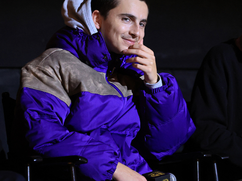 Ο Τιμοτέ Σαλαμέ ραπάρει στο πλευρό του EsDeeKid - Φουντώνουν οι φήμες για το μουσικό alter ego του