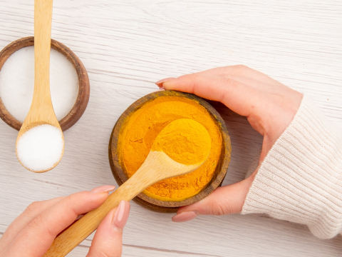 Τι πρέπει να ξέρετε για τον κουρκουμά: 5 σημεία που συχνά αγνοούμε