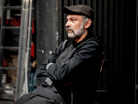 Χρήστος Σουγάρης στο JennyGr: «Η Λόλα δεν είναι ένα σκηνικό πρόσωπο, αλλά μία συνθήκη και ένα σύμβολο»