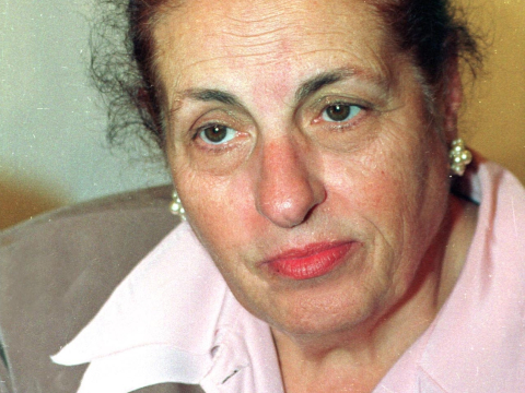 H κόρη ενός ιερέα που εισηγήθηκε τη νομιμοποίηση των αμβλώσεων στην Ελλάδα το 1986