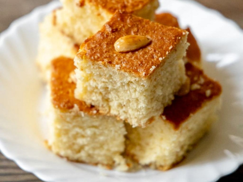 Μπασμπούσα: Ένα κλασικό αραβικό γλυκό που αξίζει να δοκιμάσετε