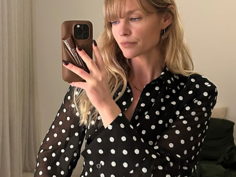 σγουρά μαλλιά με αφέλειες