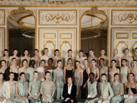 Η πρώτη couture συλλογή της ανιψιάς του Giorgio Armani, μετά τον χαμό του – Οι αποχρώσεις του πράσινου και το νέο όραμα