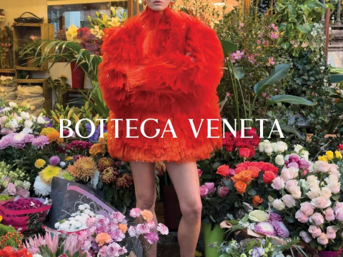 Ο οίκος Bottega Veneta επιστρέφει στη Βενετία και τοποθετεί τη νέα συλλογή του μεταξύ ιστορίας και τέχνης