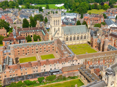 Πανεπιστήμιο του Κέιμπριτζ: Κατηγορίες για «συγκάλυψη» επενδύσεων σε όπλα – Ακαδημαϊκοί απαιτούν διαφάνεια και αποεπένδυση