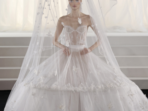 Η Celia Kritharioti παρουσίασε έκανε μια Old Hollywood Avant-Première στο Παρίσι – Η εντυπωσιακή couture συλλογή